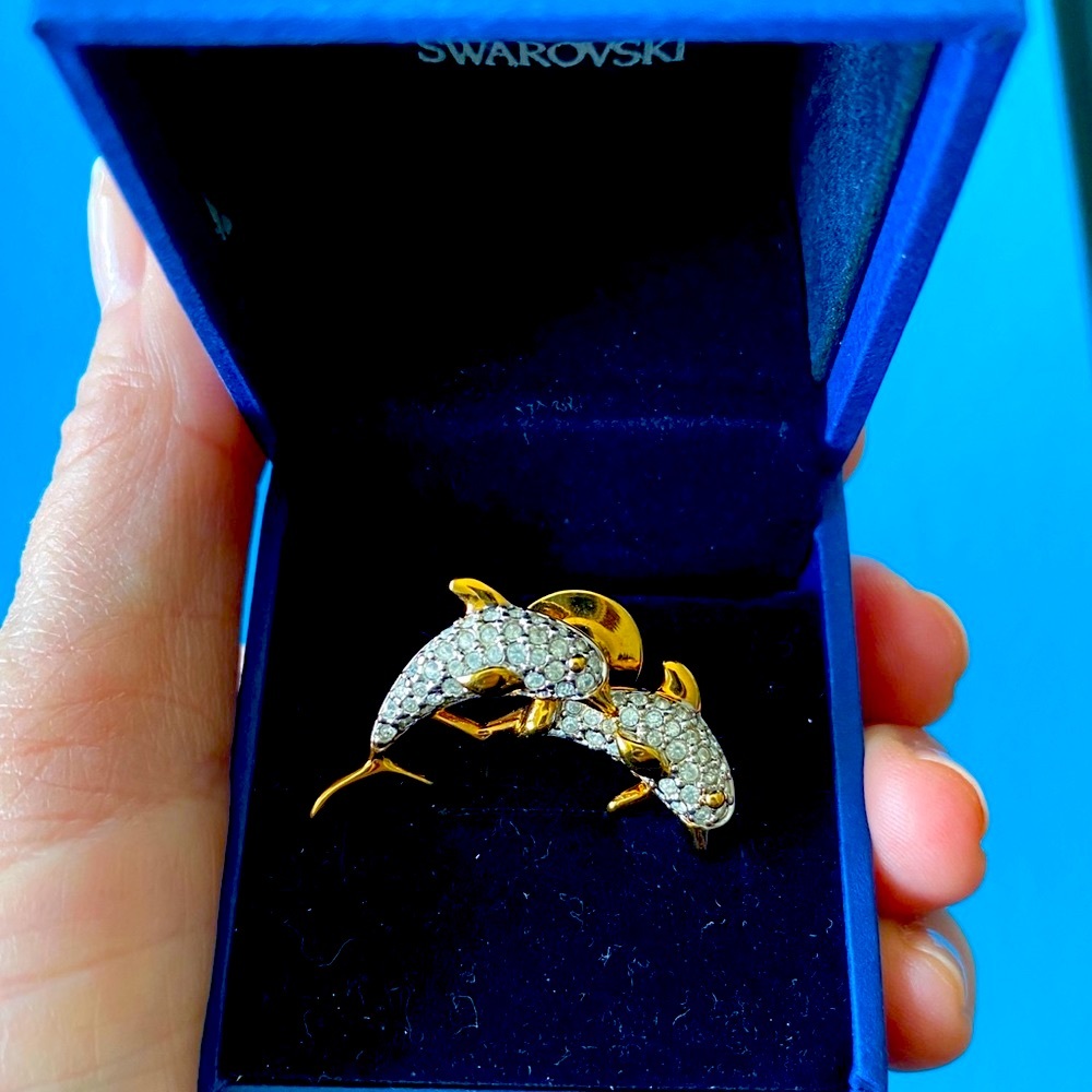 VintageSWAROVSKISignedGoldToneDolphinPin